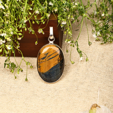 Glow with Confidence Natural Tiger Eye Gemstone Silver Pendant – Oval